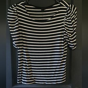 W5 Black and White Ruched 3/4 Sleeve Blouse